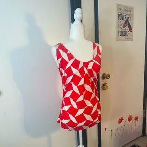 Salmon and white colored varying diamond pattern strech scoop neck tank top